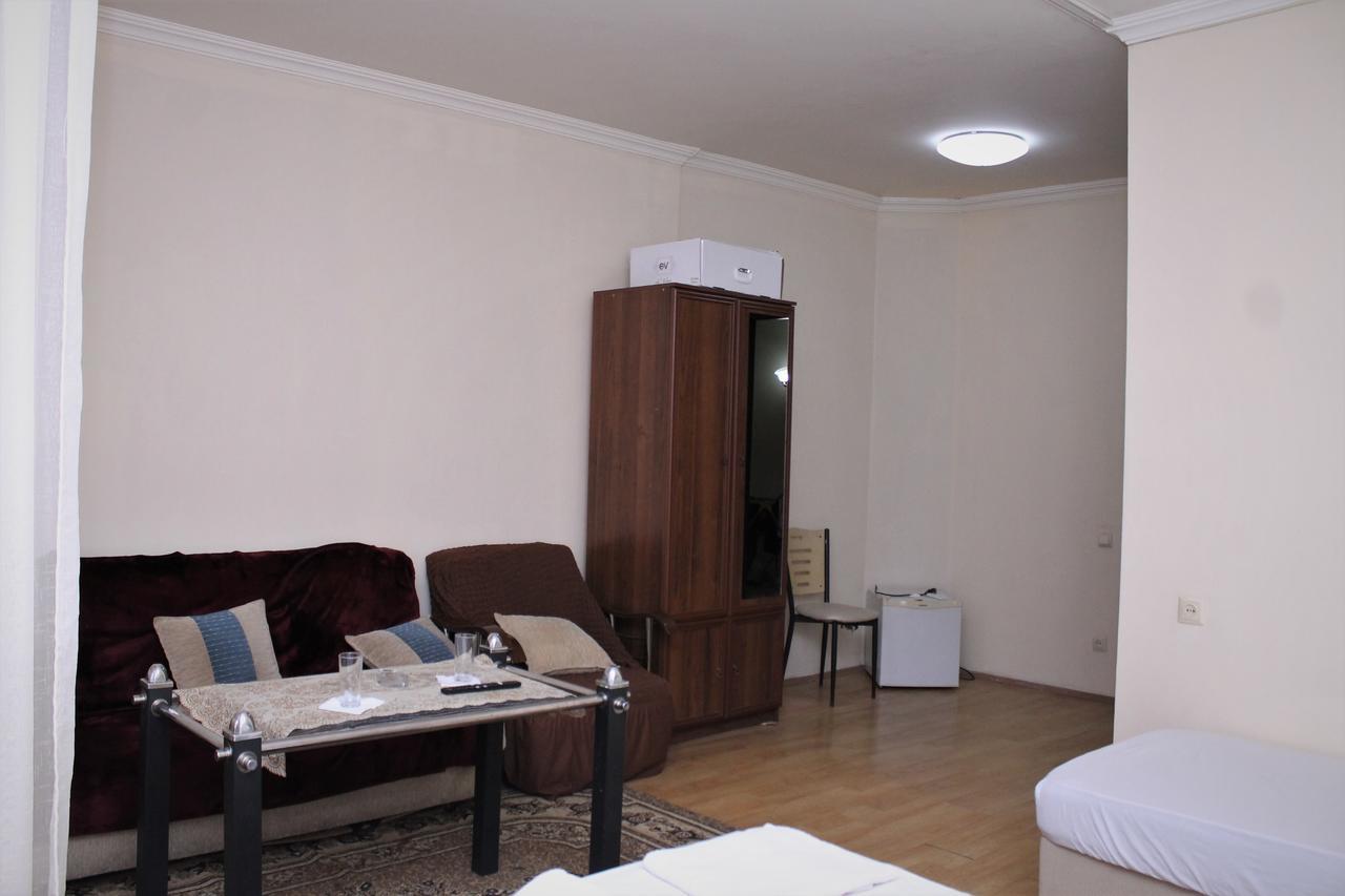 Hotel Hayat バトゥーミ エクステリア 写真