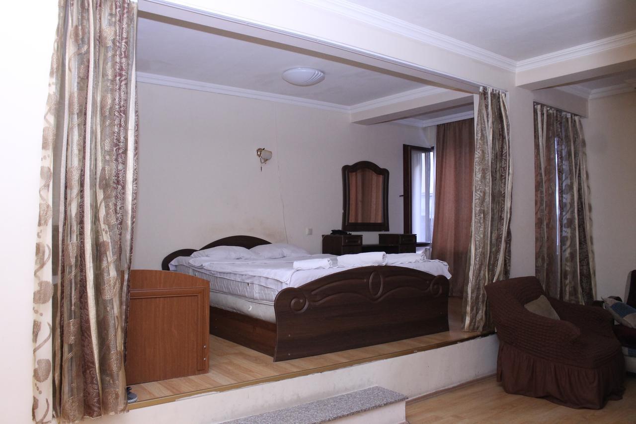 Hotel Hayat バトゥーミ エクステリア 写真